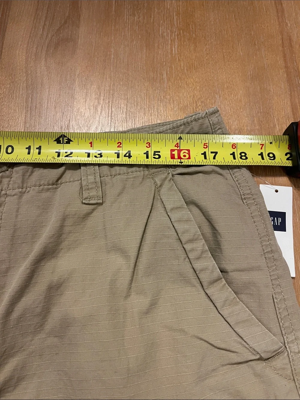 GAP Men's Cargo Shorts in Khaki - Classic Utility Style knee length Sz 34 NWT